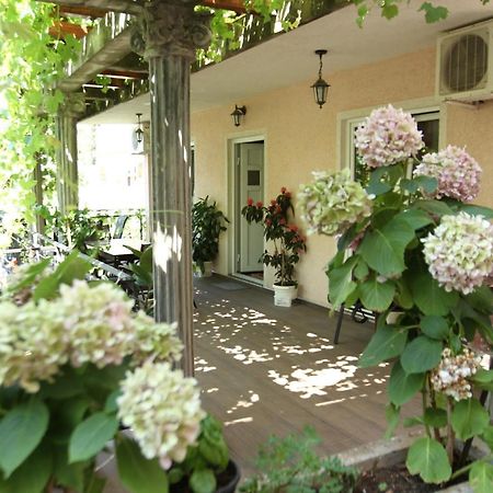 Apartments Muhar Свети Стефан Екстериор снимка