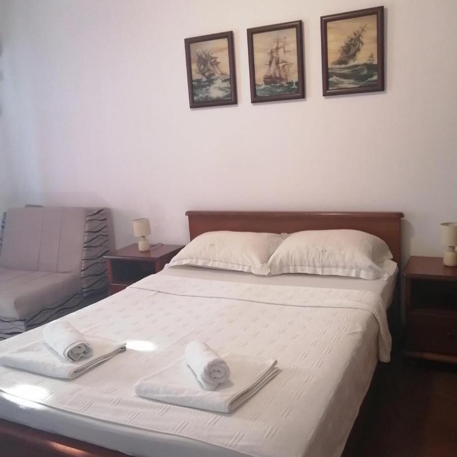 Apartments Muhar Свети Стефан Екстериор снимка