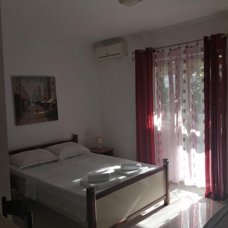 Apartments Muhar Свети Стефан Екстериор снимка
