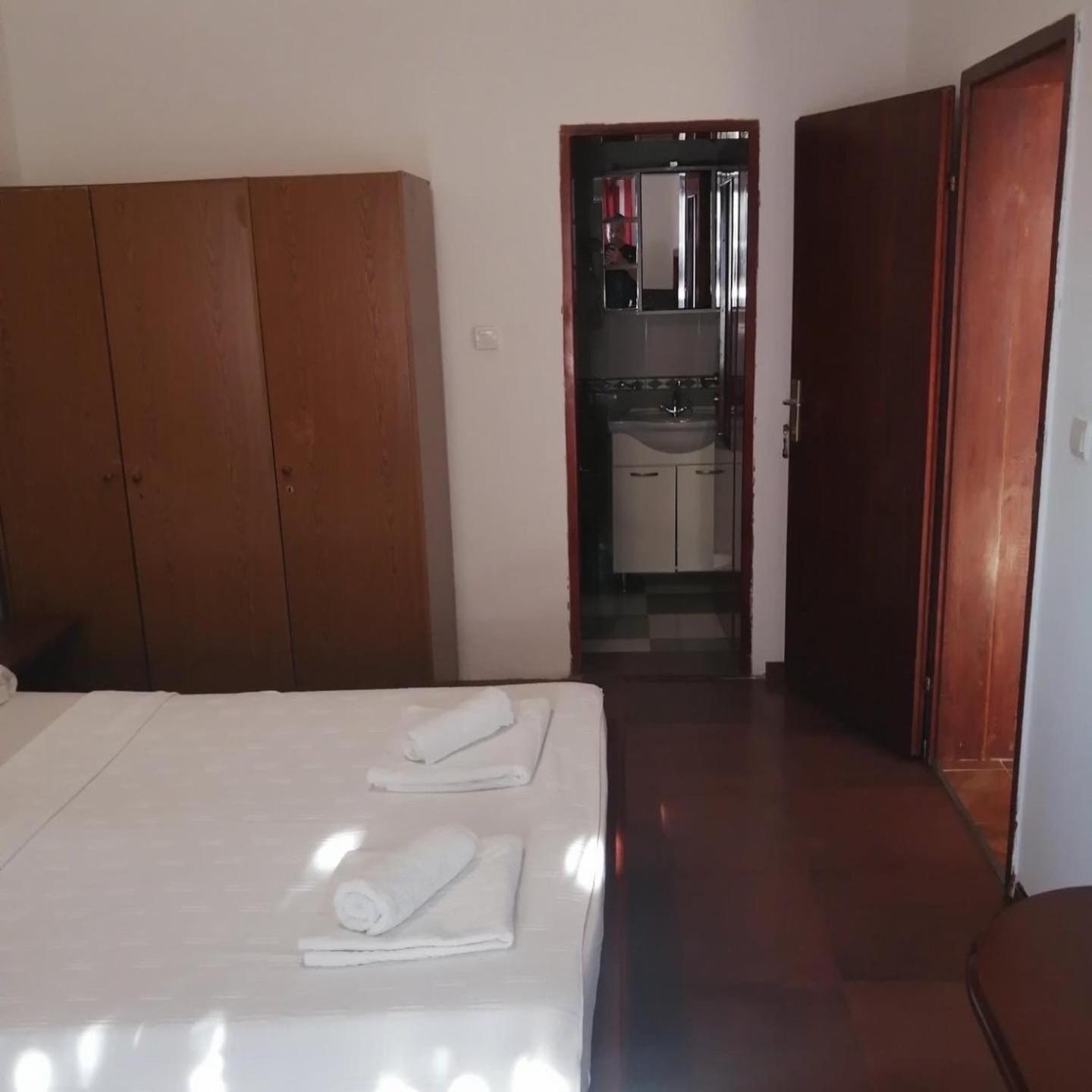 Apartments Muhar Свети Стефан Екстериор снимка