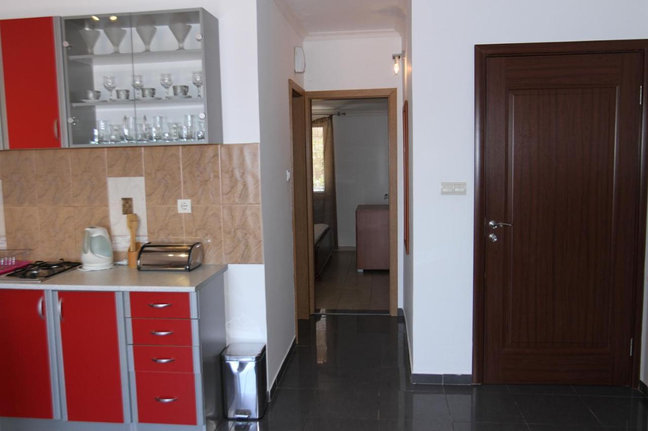 Apartments Muhar Свети Стефан Екстериор снимка