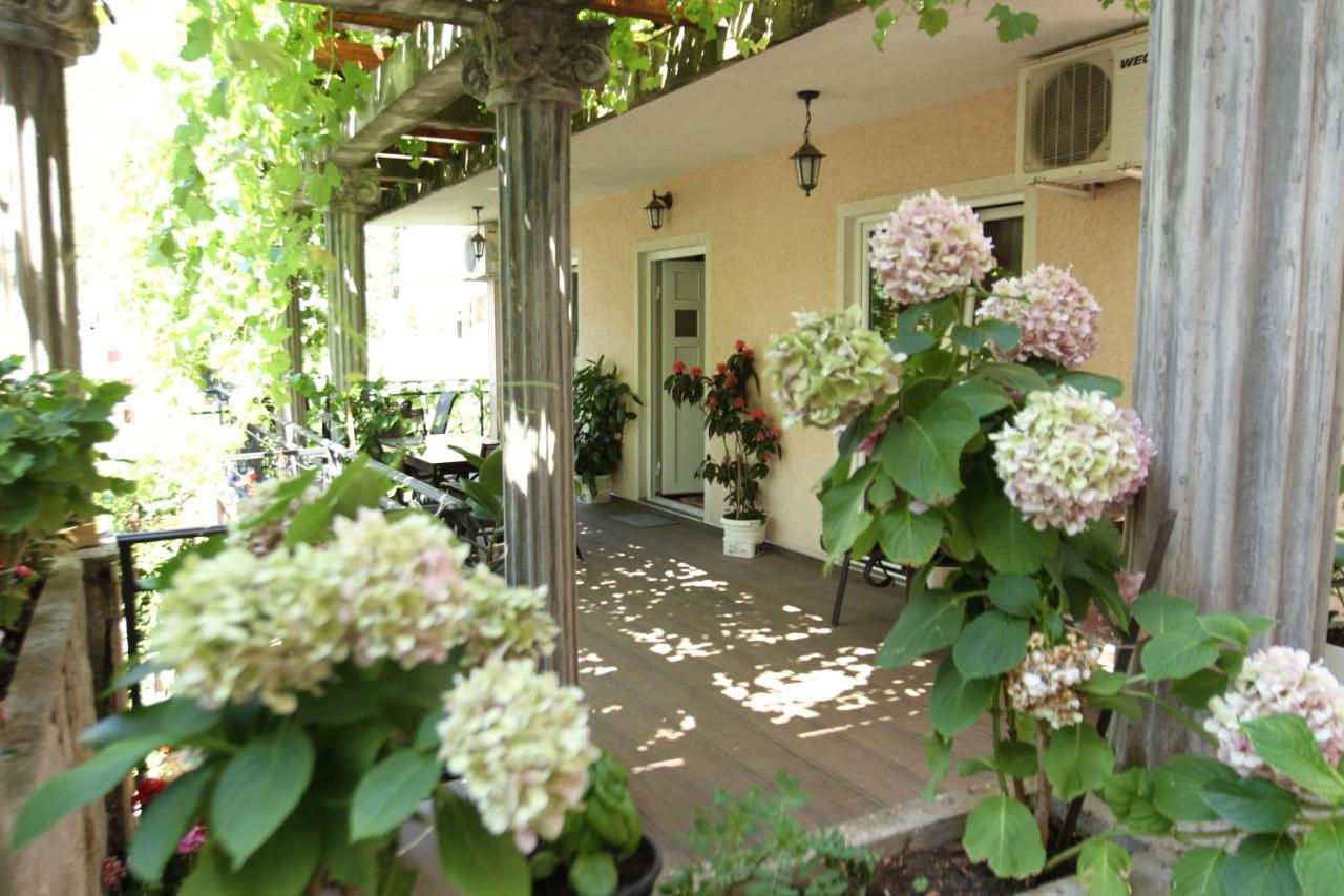 Apartments Muhar Свети Стефан Екстериор снимка