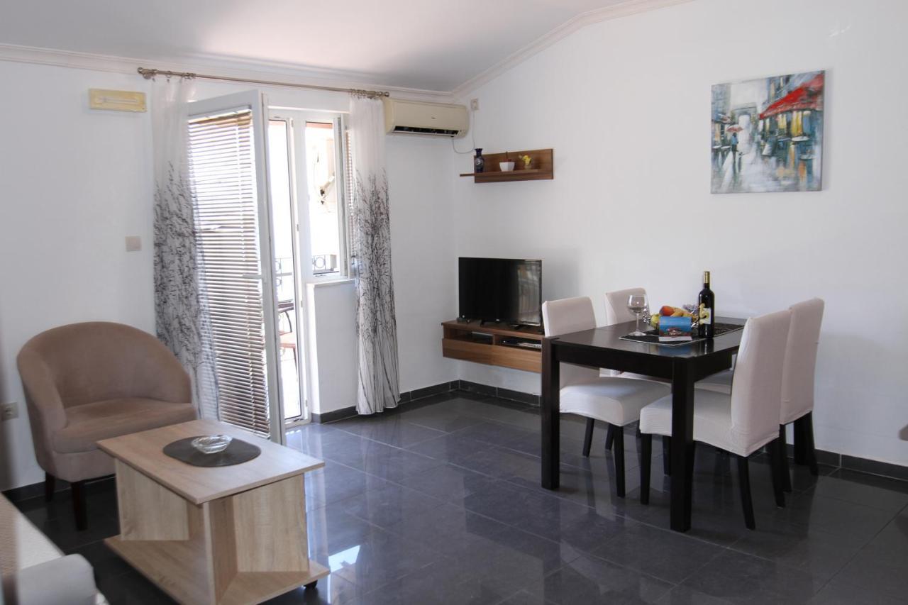 Apartments Muhar Свети Стефан Екстериор снимка