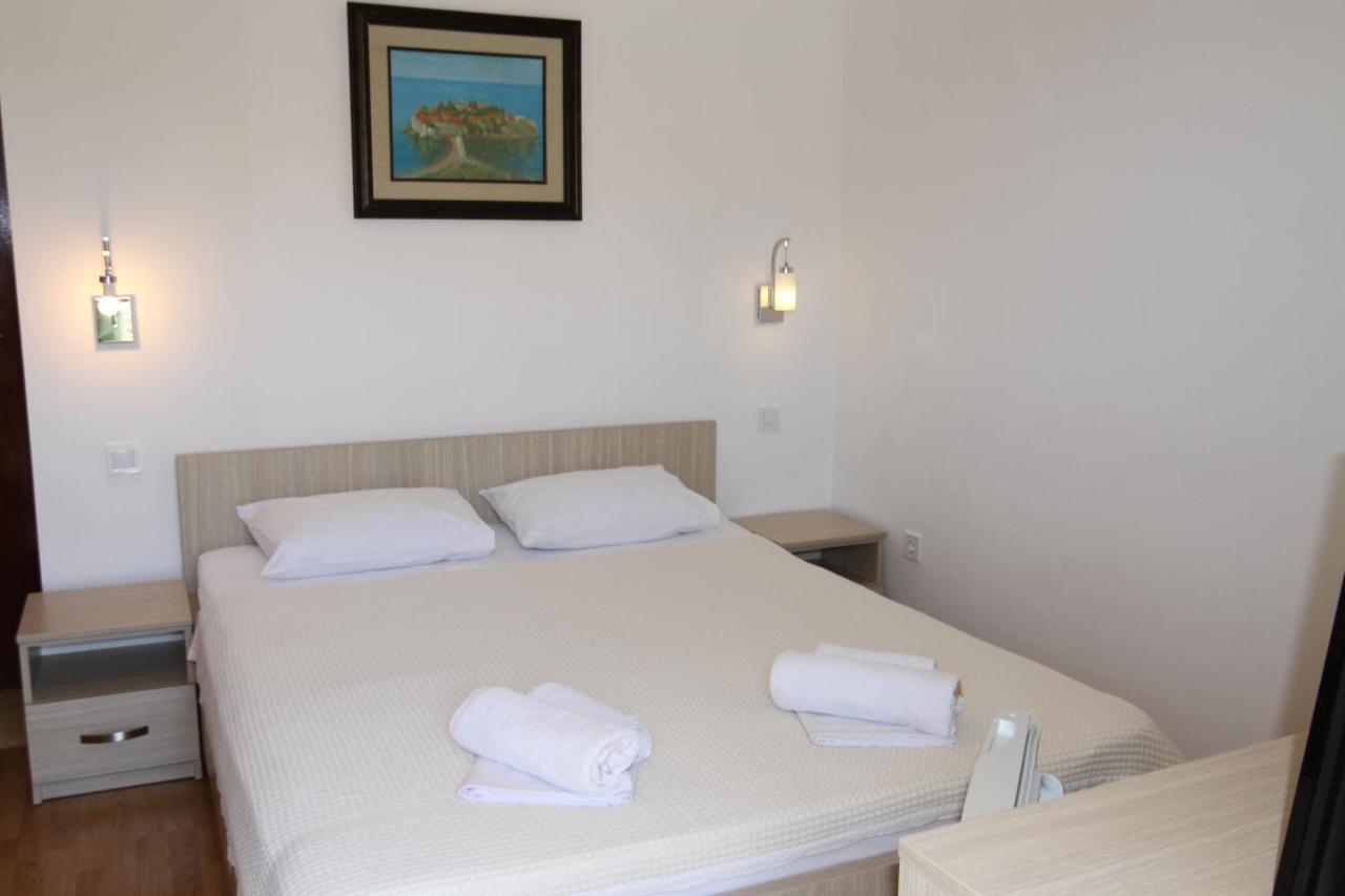 Apartments Muhar Свети Стефан Екстериор снимка