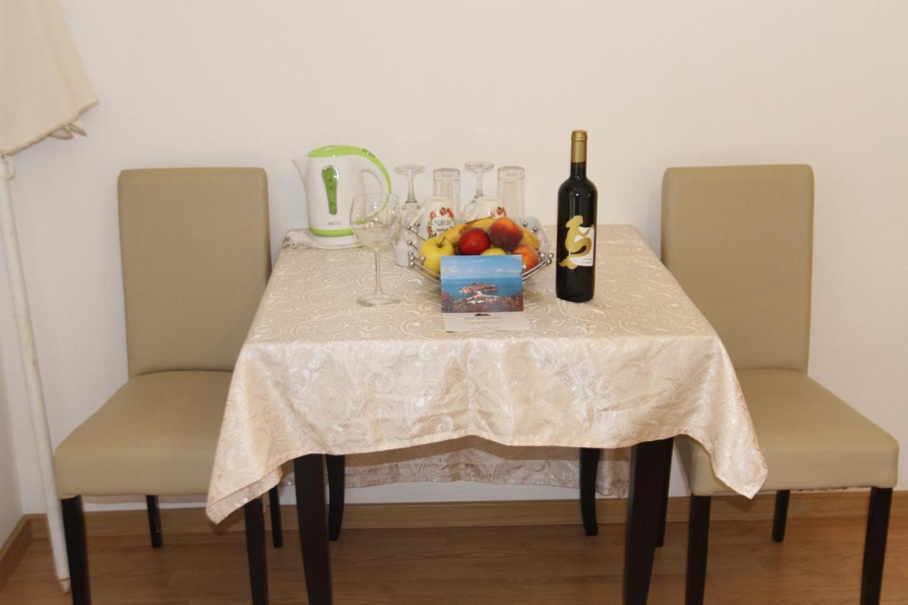 Apartments Muhar Свети Стефан Екстериор снимка