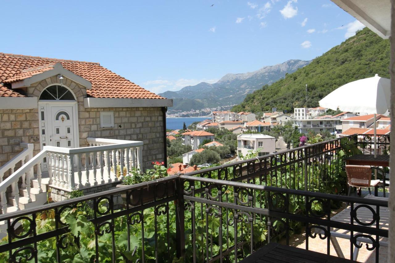 Apartments Muhar Свети Стефан Екстериор снимка