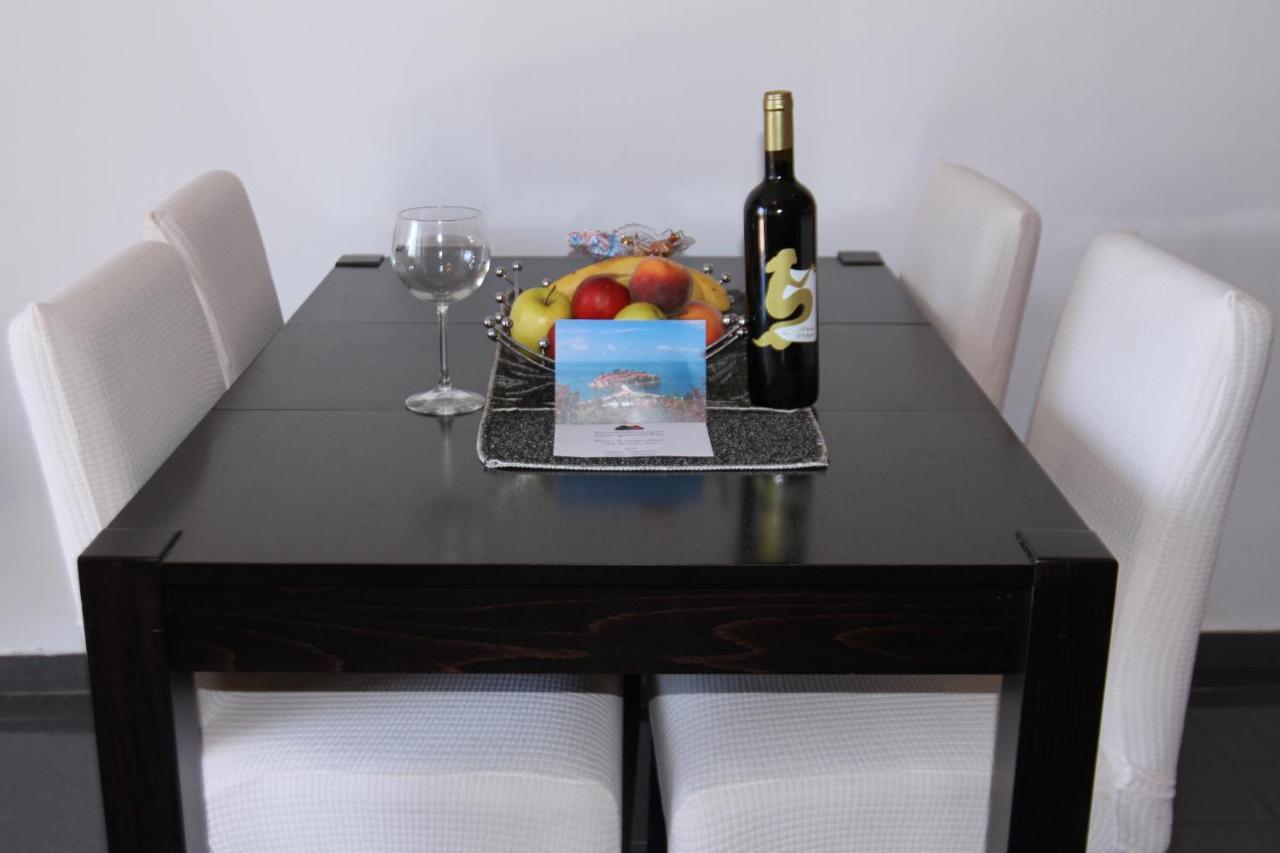 Apartments Muhar Свети Стефан Екстериор снимка