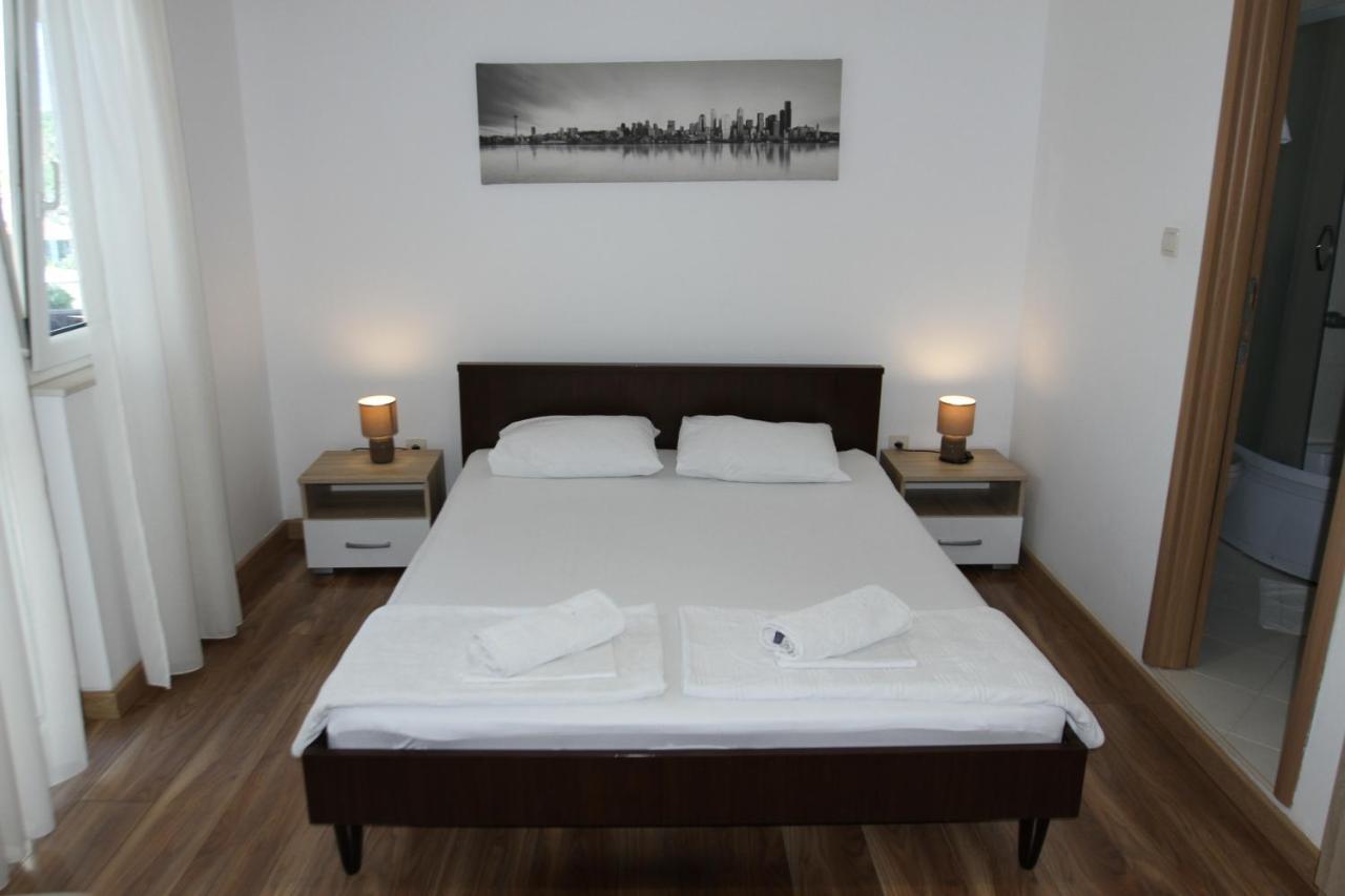 Apartments Muhar Свети Стефан Екстериор снимка