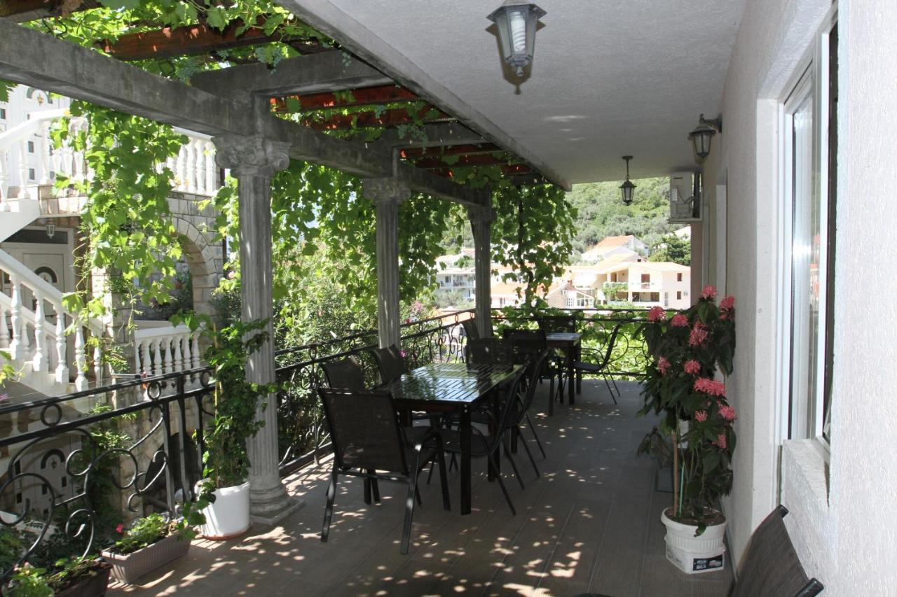 Apartments Muhar Свети Стефан Екстериор снимка
