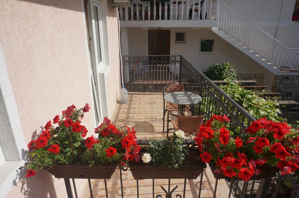 Apartments Muhar Свети Стефан Екстериор снимка